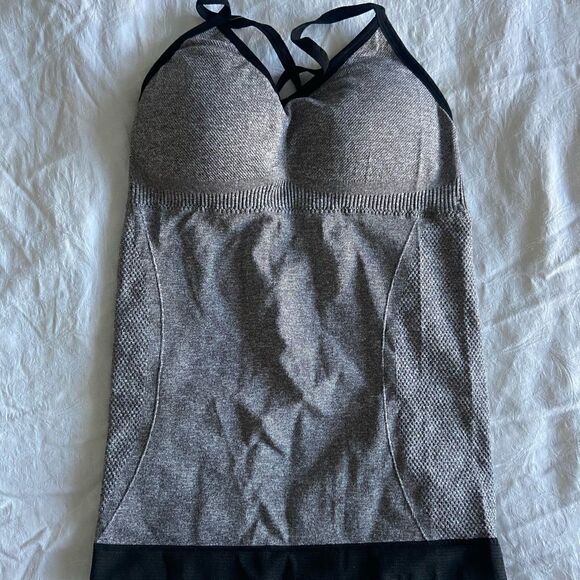 Shelf bra top with removable padding size S - Picture 3 of 3